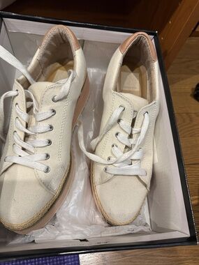 Dolce Vita platform sneaker